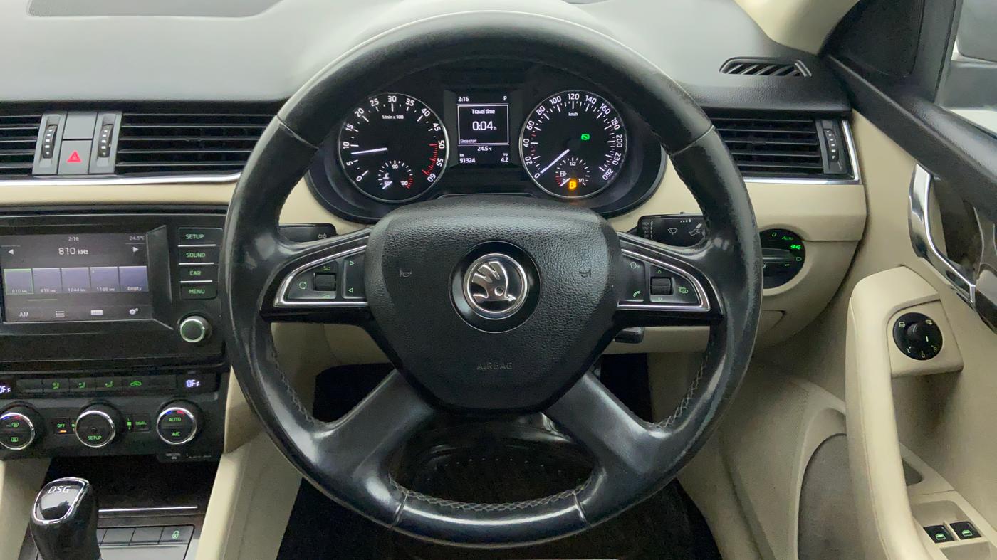 2014 Skoda Octavia AMBITION 2.0 TDI CR AT, Diesel, Automatic, 91,620 km, Steering Wheel Close Up
