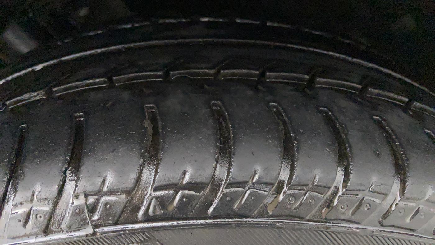 2014 Skoda Octavia AMBITION 2.0 TDI CR AT, Diesel, Automatic, 91,620 km, Left Front Tyre Tread