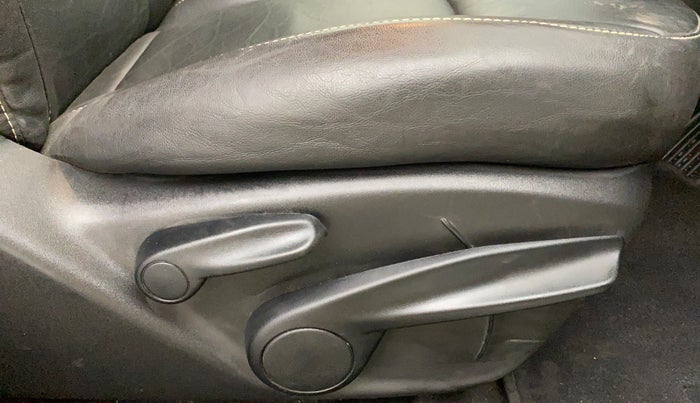 2017 Jeep Compass 2.0 LONGITUDE (O), Diesel, Manual, 63,836 km, Driver Side Adjustment Panel