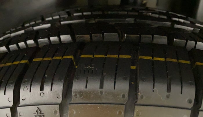 2017 Jeep Compass 2.0 LONGITUDE (O), Diesel, Manual, 63,836 km, Left Rear Tyre Tread