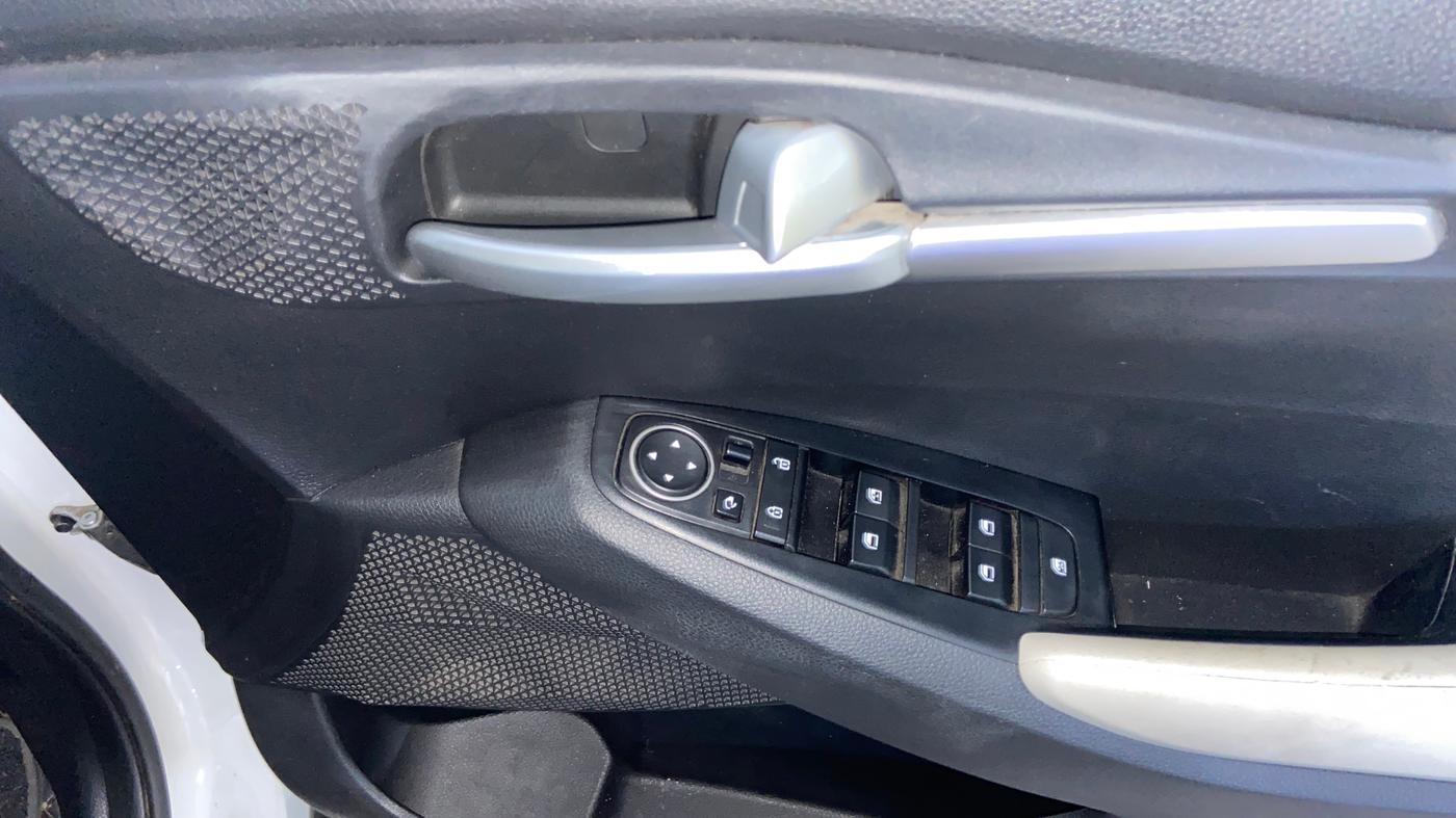 2023 KIA SELTOS HTK PLUS 1.5 IMT, Petrol, Manual, 28,939 km, Driver Side Door Panels Control