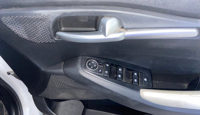 2023 KIA SELTOS HTK PLUS 1.5 IMT, Petrol, Manual, 28,939 km, Driver Side Door Panels Control