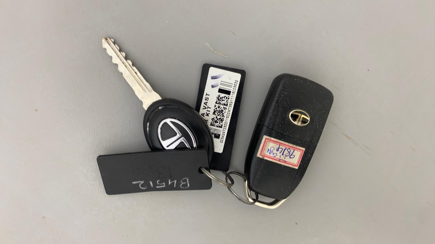 2018 Tata TIAGO NRG PETROL, Petrol, Manual, 20,317 km, Key Close Up