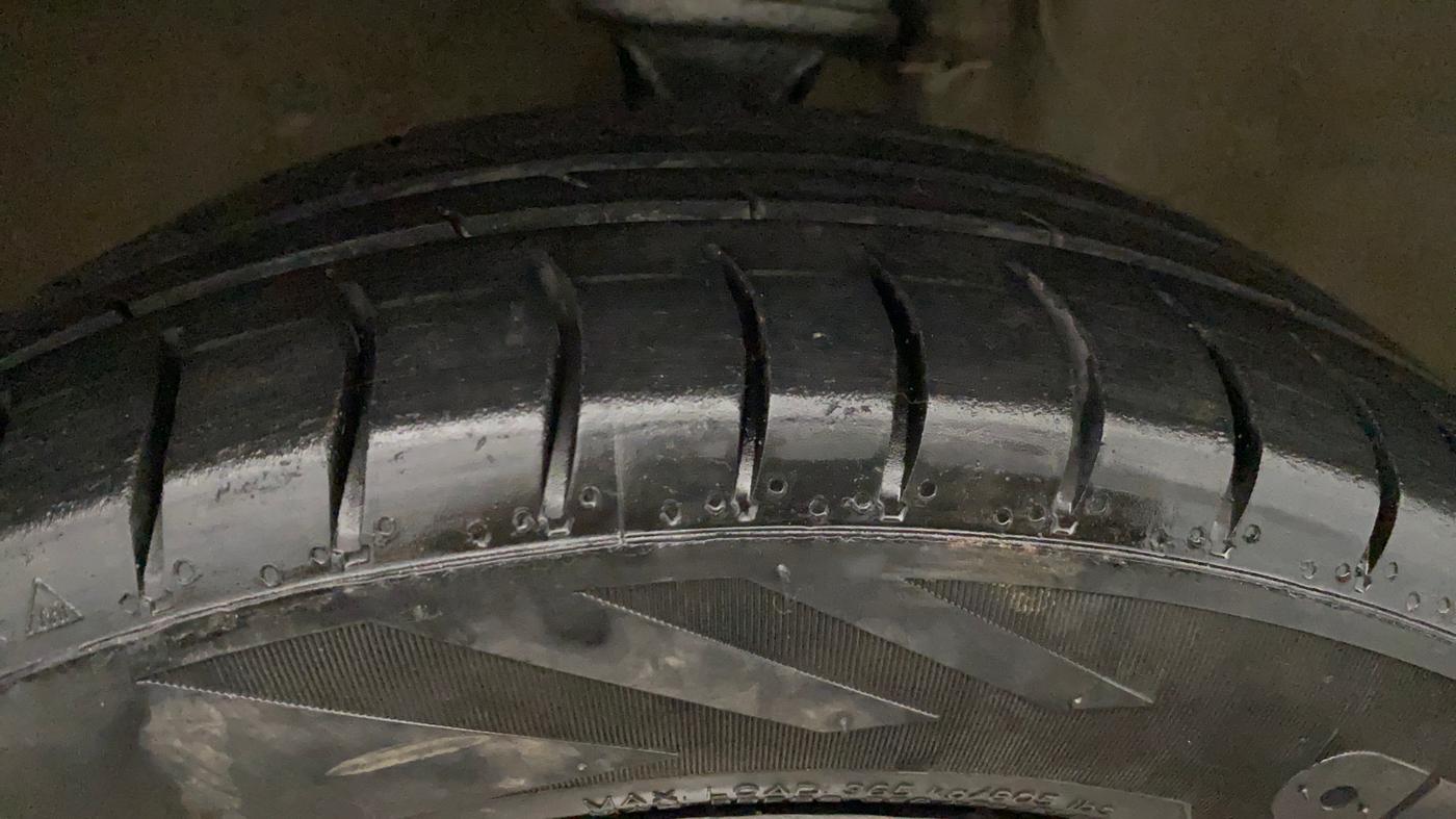 2017 Maruti Alto K10 VXI, CNG, Manual, 1,11,649 km, Left Front Tyre Tread