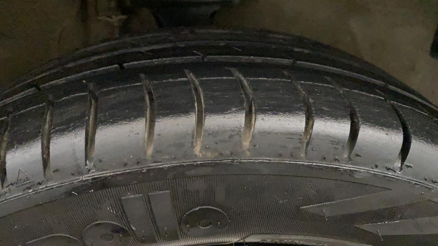 2017 Maruti Alto K10 VXI, CNG, Manual, 1,11,649 km, Right Front Tyre Tread