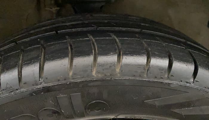 2017 Maruti Alto K10 VXI, CNG, Manual, 1,11,649 km, Right Front Tyre Tread