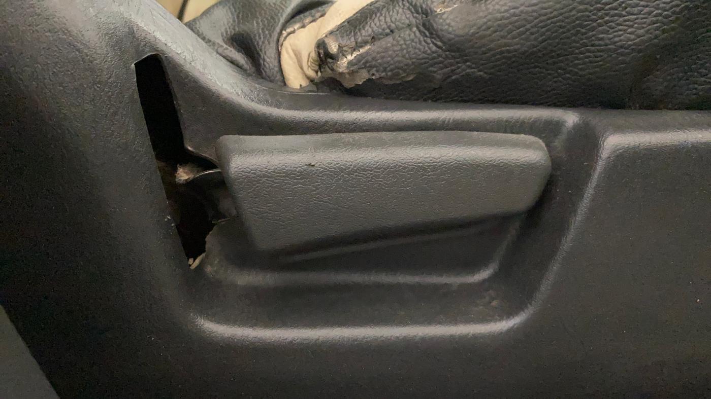 2017 Maruti Alto K10 VXI, CNG, Manual, 1,11,649 km, Driver Side Adjustment Panel