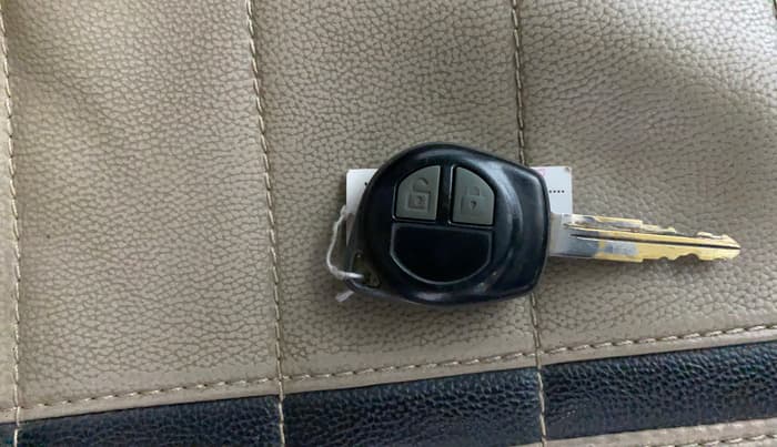 2017 Maruti Alto K10 VXI, CNG, Manual, 1,11,649 km, Key Close Up