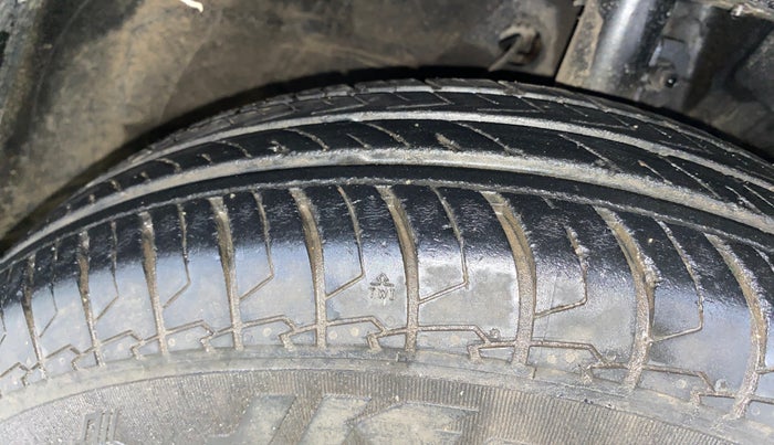 2021 Maruti Swift VXI, Petrol, Manual, 24,780 km, Right Front Tyre Tread