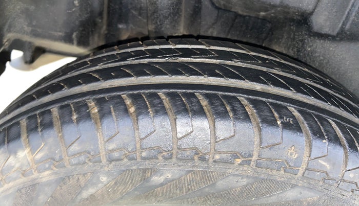 2021 Maruti Swift VXI, Petrol, Manual, 24,780 km, Right Rear Tyre Tread