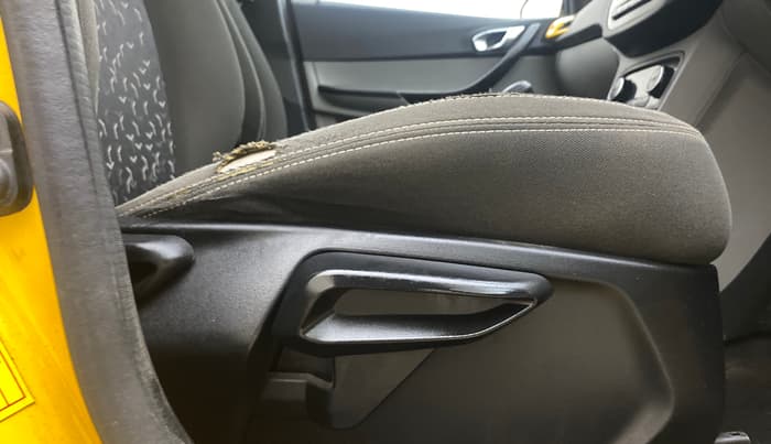 2020 Tata Tiago XZ PLUS PETROL, Petrol, Manual, 34,430 km, Driver Side Adjustment Panel