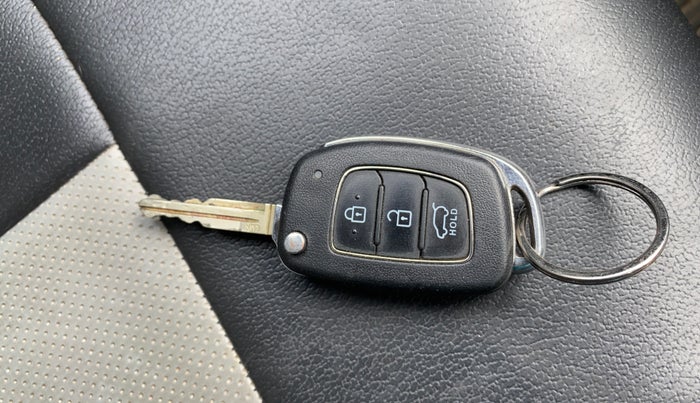 2021 Hyundai VENUE S+ 1.2, Petrol, Manual, 45,813 km, Key Close Up