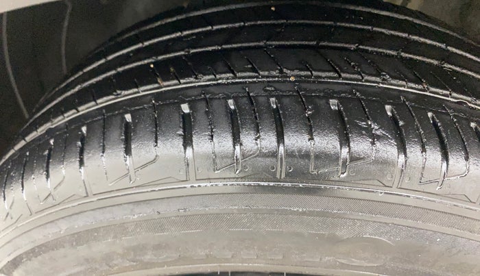 2021 Hyundai VENUE S+ 1.2, Petrol, Manual, 45,813 km, Left Front Tyre Tread