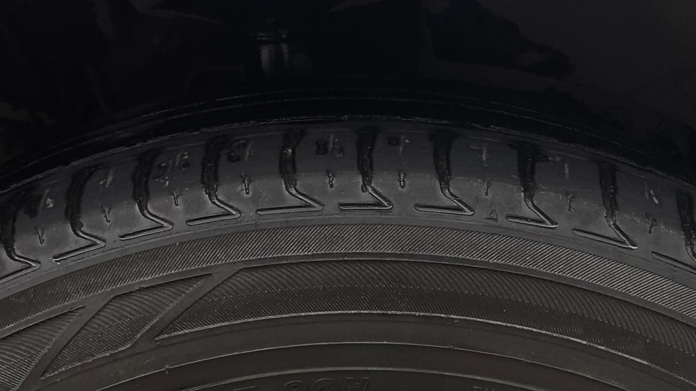 2019 Nissan Kicks XV PREMIUM O DUAL TONE DIESEL, Diesel, Manual, 1,23,891 km, Right Front Tyre Tread
