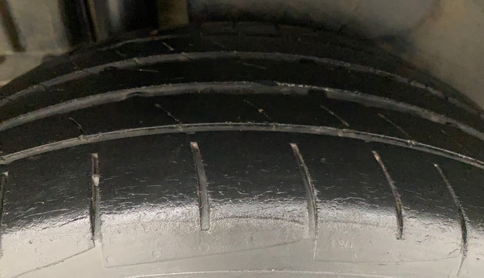 2013 Maruti Swift Dzire VXI, Petrol, Manual, 65,881 km, Right Rear Tyre Tread