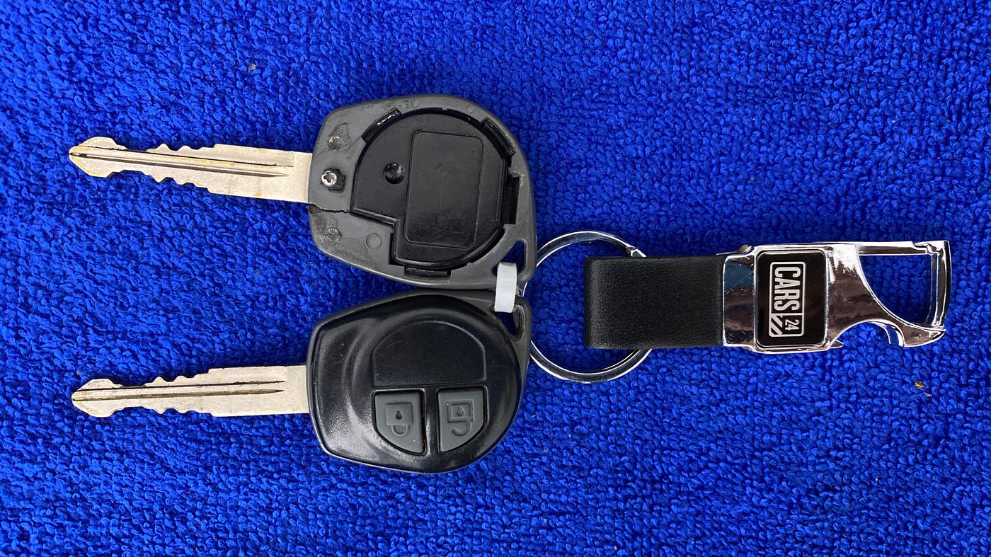 2017 Maruti Swift VXI, Petrol, Manual, 36,836 km, Key Close Up