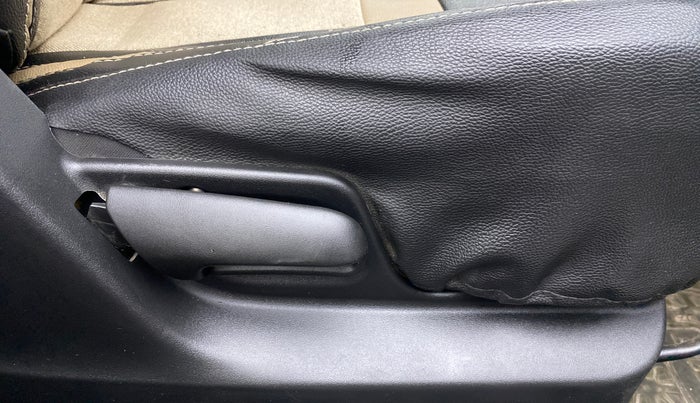 2017 Maruti Swift VXI, Petrol, Manual, 36,836 km, Driver Side Adjustment Panel
