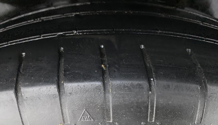 2019 Maruti Swift ZXI, CNG, Manual, 41,125 km, Left Rear Tyre Tread