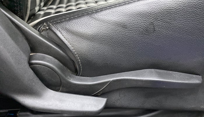 2019 Maruti Swift ZXI, CNG, Manual, 41,125 km, Driver Side Adjustment Panel