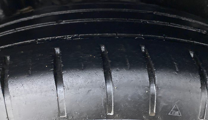 2019 Maruti Swift ZXI, CNG, Manual, 41,125 km, Right Rear Tyre Tread