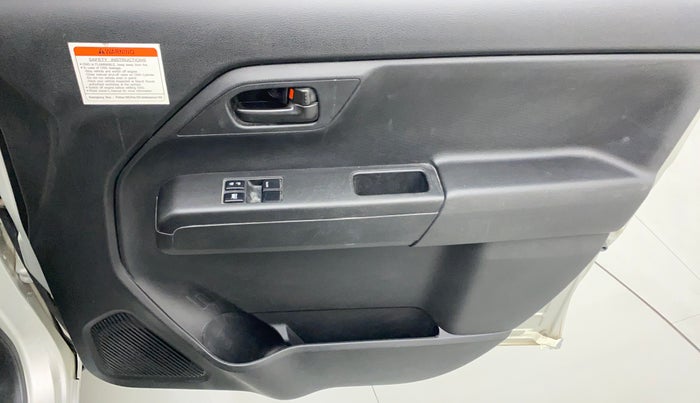2019 Maruti New Wagon-R LXI CNG 1.0 L, CNG, Manual, 39,788 km, Driver Side Door Panels Control