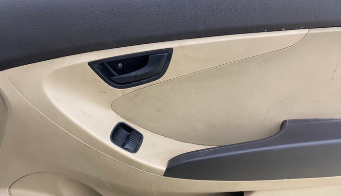 2015 Hyundai Eon ERA +, Petrol, Manual, 1,18,616 km, Driver Side Door Panels Control