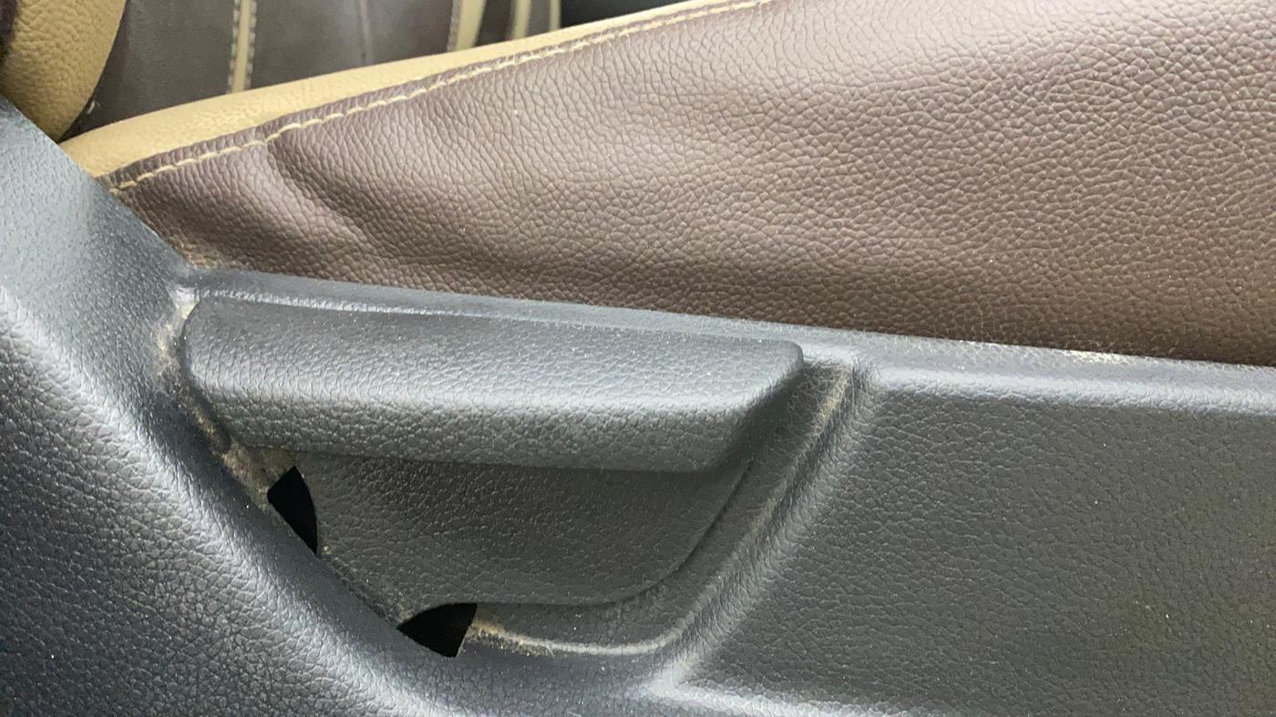 2015 Hyundai Eon ERA +, Petrol, Manual, 1,18,621 km, Driver Side Adjustment Panel