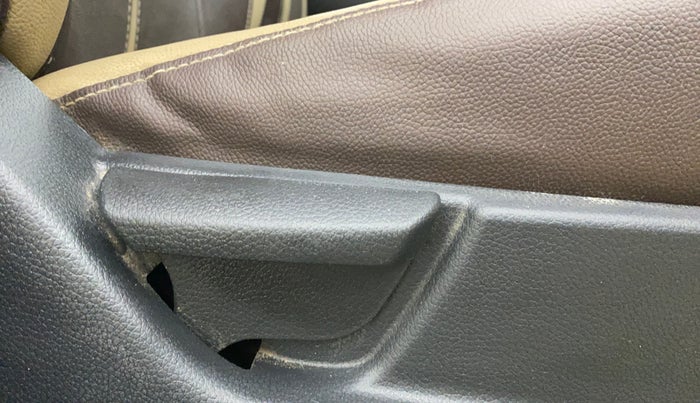 2015 Hyundai Eon ERA +, Petrol, Manual, 1,18,616 km, Driver Side Adjustment Panel