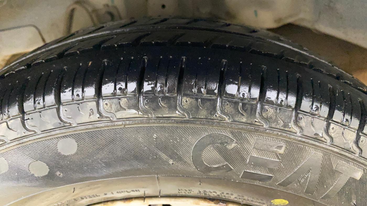 2015 Hyundai Eon ERA +, Petrol, Manual, 1,18,621 km, Right Rear Tyre Tread