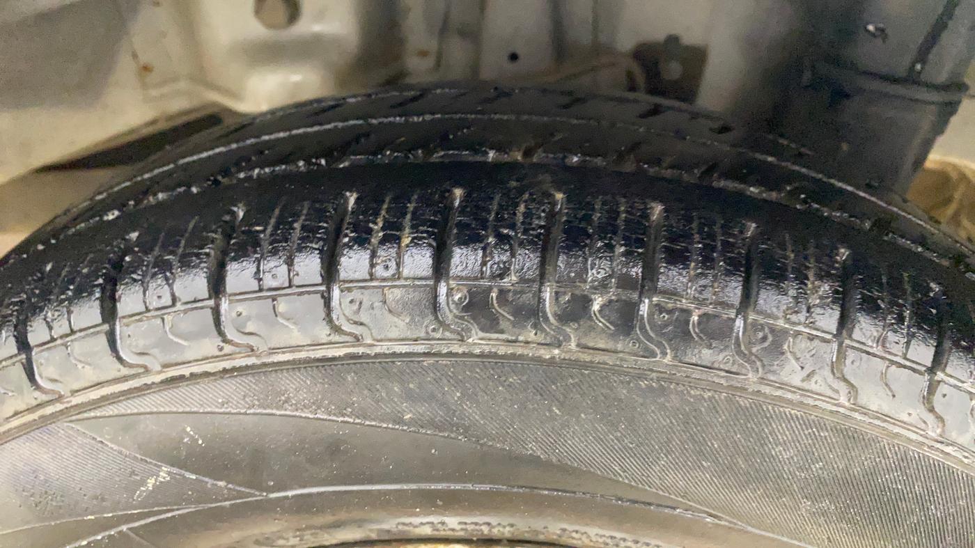 2015 Hyundai Eon ERA +, Petrol, Manual, 1,18,621 km, Left Rear Tyre Tread
