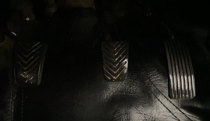 2015 Hyundai Eon ERA +, Petrol, Manual, 1,18,616 km, Pedals