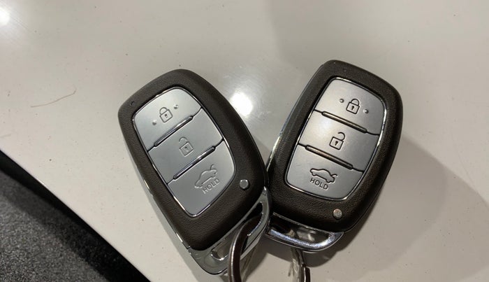 2023 Hyundai AURA SX 1.2 CNG, CNG, Manual, 41,204 km, Key Close Up