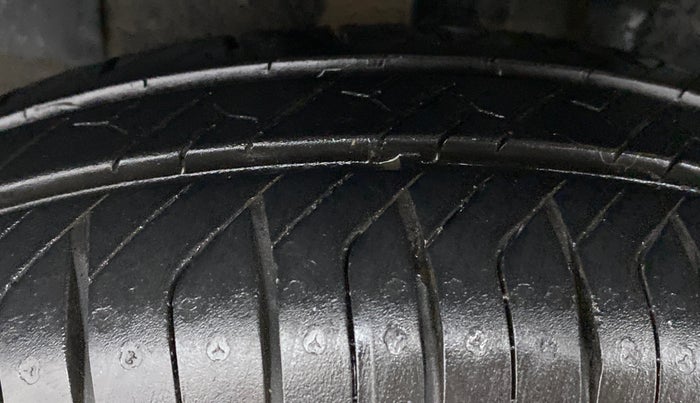 2016 Renault Kwid RXT, Petrol, Manual, 28,177 km, Left Front Tyre Tread