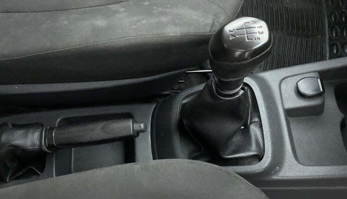 2016 Renault Kwid RXT, Petrol, Manual, 28,177 km, Gear Lever