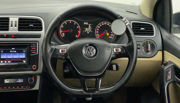 2016 Volkswagen Polo HIGHLINE1.2L, Petrol, Manual, 1,05,147 km, Steering Wheel Close Up