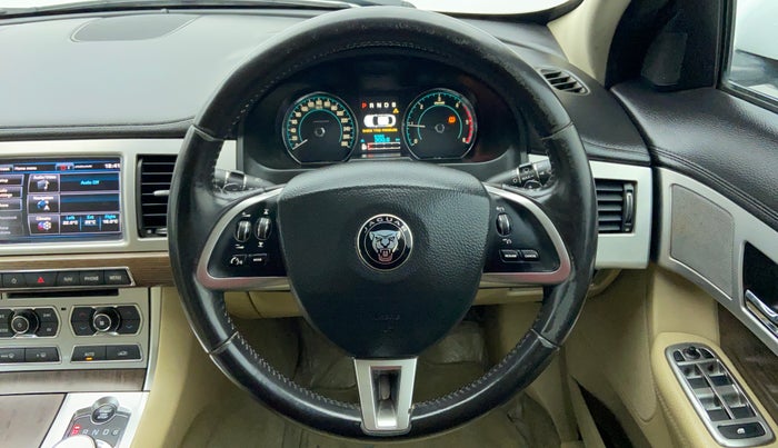 2015 Jaguar XF 2.2 DIESEL LUXURY, Diesel, Automatic, 82,918 km, Steering Wheel Close-up