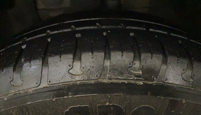 2015 Hyundai Elite i20 MAGNA 1.2, Petrol, Manual, 22,337 km, Left Front Tyre Tread