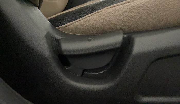 2015 Hyundai Elite i20 MAGNA 1.2, Petrol, Manual, 22,337 km, Driver Side Adjustment Panel