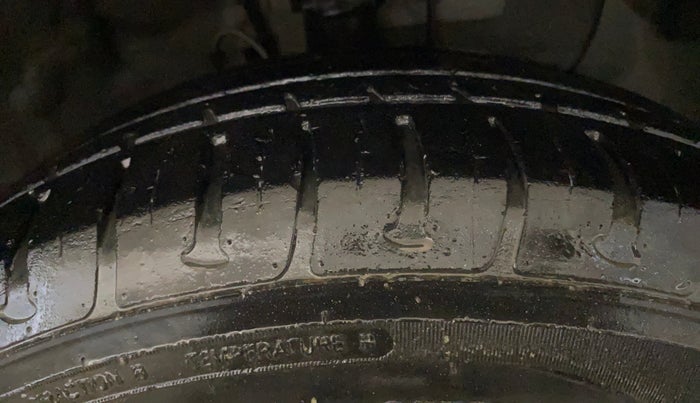 2015 Hyundai Elite i20 MAGNA 1.2, Petrol, Manual, 22,337 km, Right Front Tyre Tread