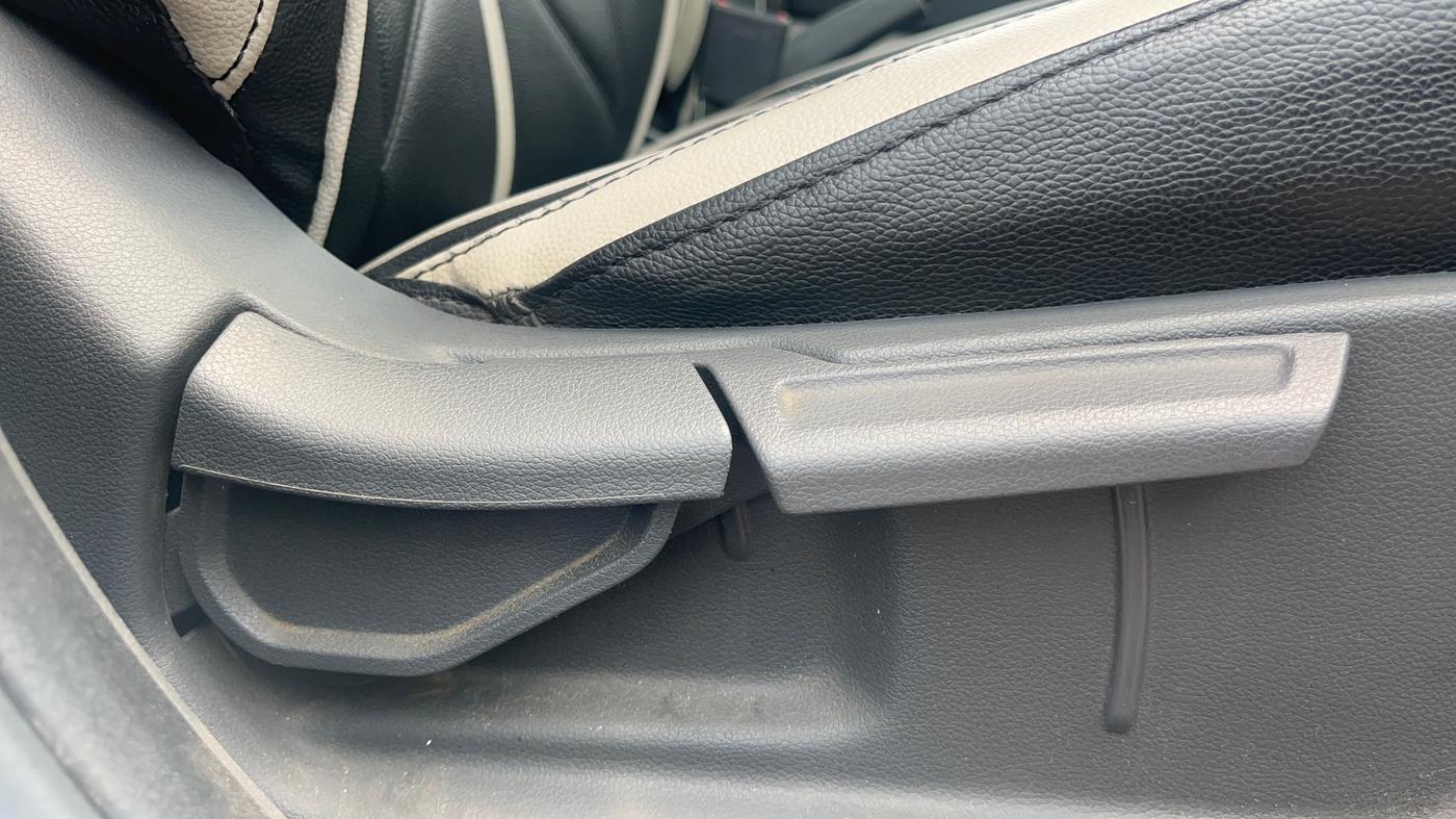 2022 Hyundai AURA S 1.2, Petrol, Manual, 58,838 km, Driver Side Adjustment Panel