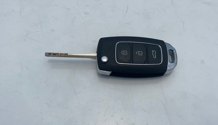 2022 Hyundai AURA S 1.2, Petrol, Manual, 58,838 km, Key Close Up