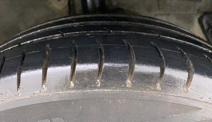 2011 Hyundai i20 MAGNA 1.2, Petrol, Manual, 85,281 km, Right Front Tyre Tread
