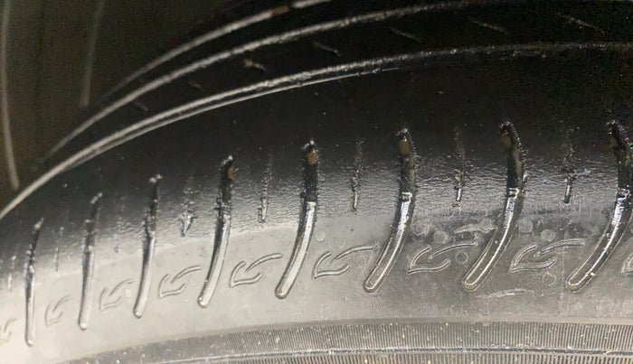 2022 KIA CARENS LUXURY PLUS 1.5 DIESEL AT 6 STR, Diesel, Automatic, 97,411 km, Left Front Tyre Tread