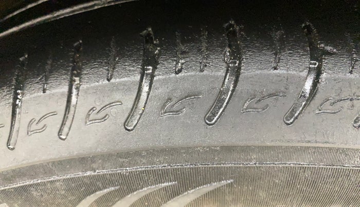 2022 KIA CARENS LUXURY PLUS 1.5 DIESEL AT 6 STR, Diesel, Automatic, 97,411 km, Right Front Tyre Tread