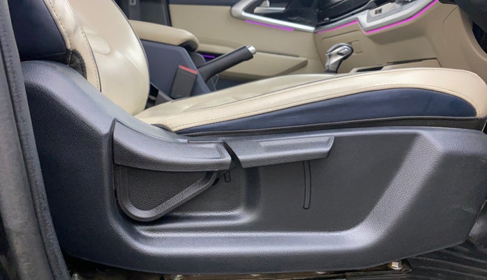 2022 KIA CARENS LUXURY PLUS 1.5 DIESEL AT 6 STR, Diesel, Automatic, 97,411 km, Driver Side Adjustment Panel
