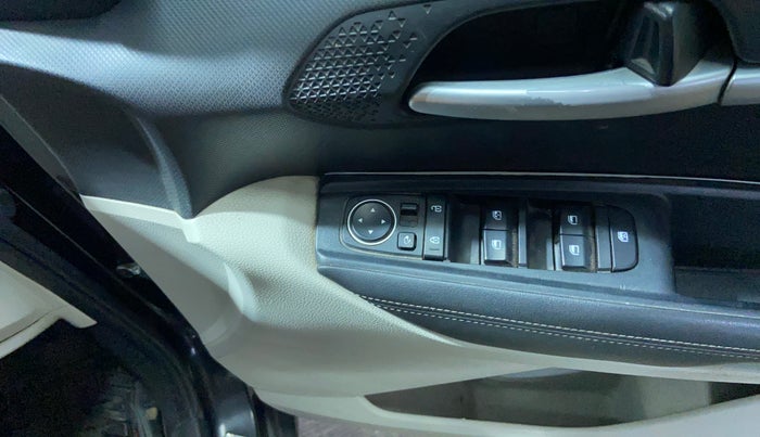 2022 KIA SONET HTX 1.5 AT, Diesel, Automatic, 63,174 km, Driver Side Door Panels Control