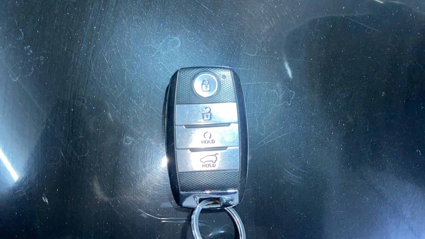 2022 KIA SONET HTX 1.5 AT, Diesel, Automatic, 62,800 km, Key Close Up
