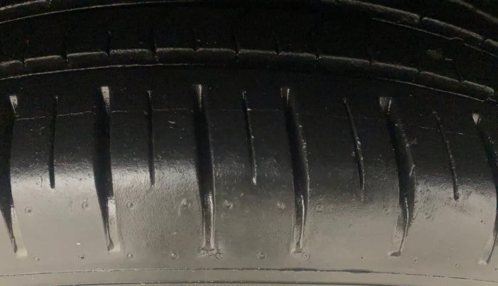 2021 Volkswagen TAIGUN GT 1.5 TSI MT, Petrol, Manual, 24,890 km, Right Front Tyre Tread