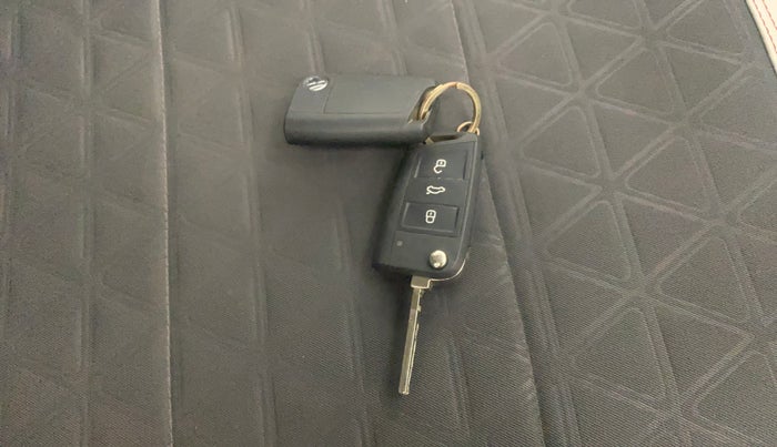 2021 Volkswagen TAIGUN GT 1.5 TSI MT, Petrol, Manual, 24,890 km, Key Close Up