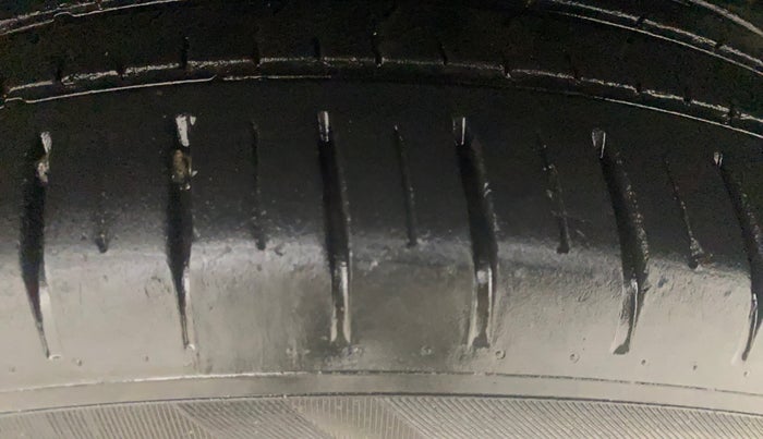 2021 Volkswagen TAIGUN GT 1.5 TSI MT, Petrol, Manual, 24,890 km, Left Rear Tyre Tread